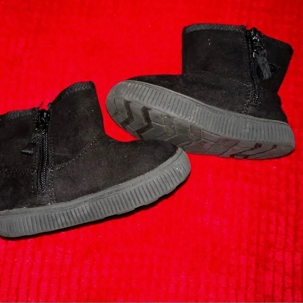 Cat & Jack Black Faux Fur lined Boots, Sz 5 Toddlers